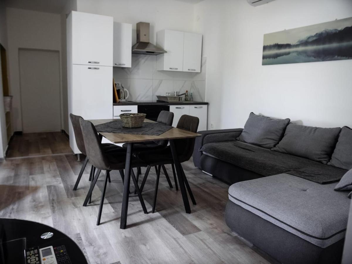 Apartment Ground Floor With Parking Erny Pula Exteriér fotografie
