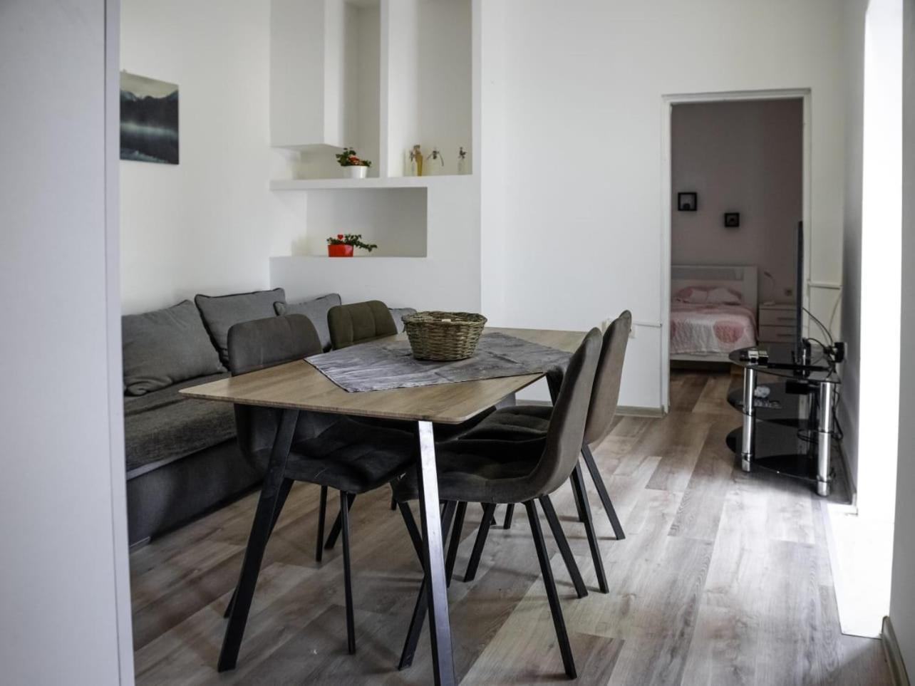 Apartment Ground Floor With Parking Erny Pula Exteriér fotografie