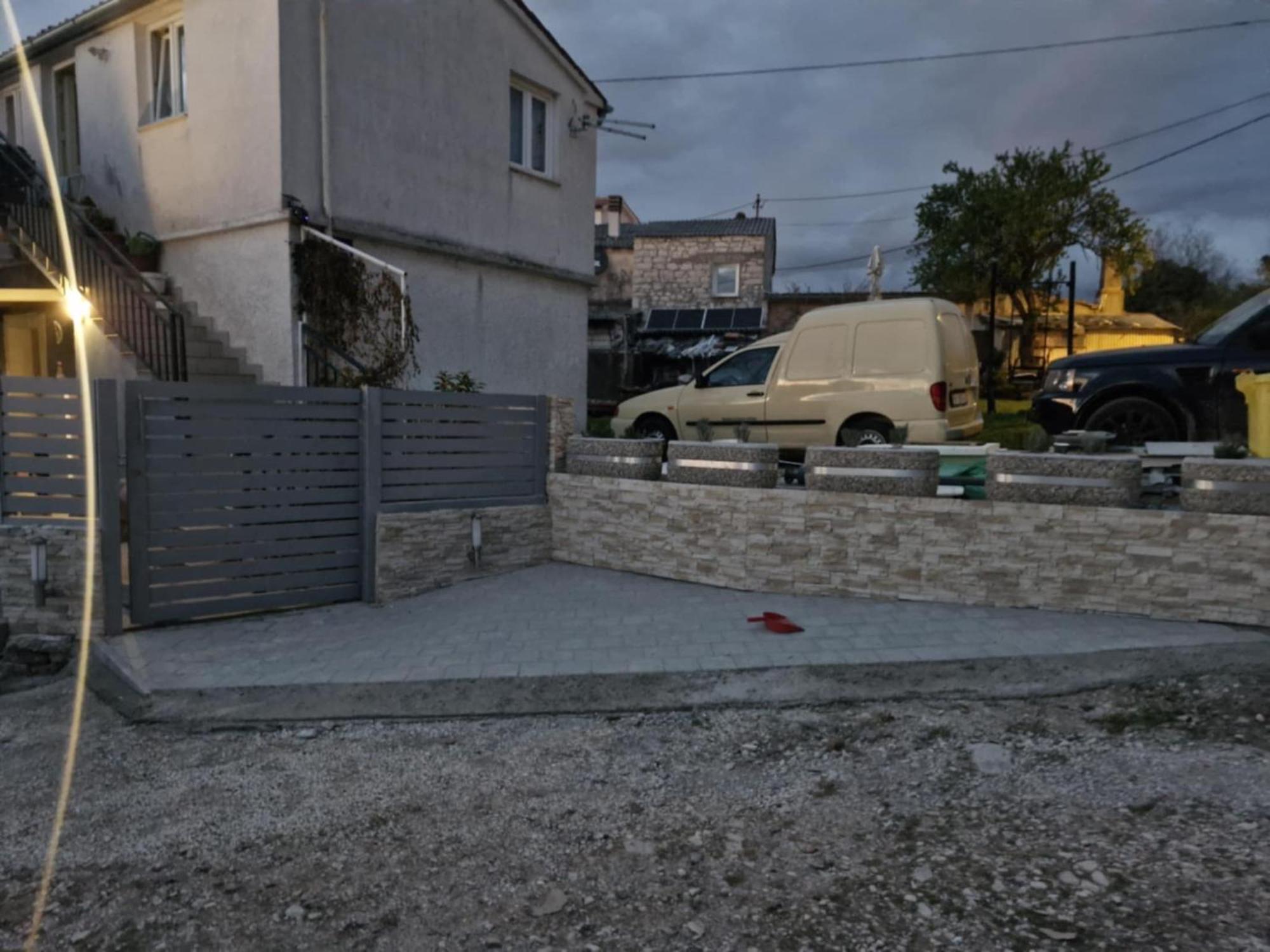 Apartment Ground Floor With Parking Erny Pula Exteriér fotografie